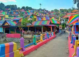 Frigiliana, Desa Warna-warni
